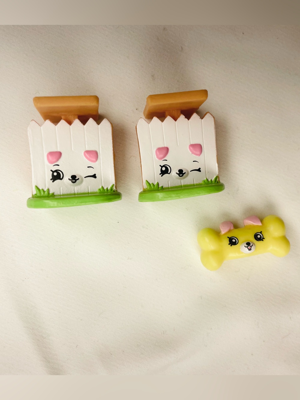 Shopkins Happy Places (Puppy Patio)- S2 Petkins- Fences & Bone-adette